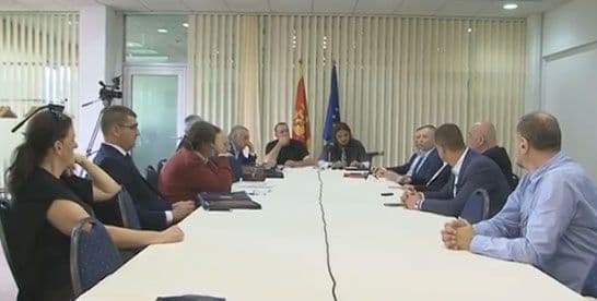 Održan sastanak na temu Crna Gora između Istoka i Zapada u hotelu "Premijer" Održan sastanak na temu Crna Gora između Istoka i Zapada u hotelu "Premijer"