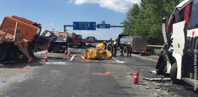 Mađarska: Udes autobusa iz Srbije, poginuo vozač Mađarska: Udes autobusa iz Srbije, poginuo vozač
