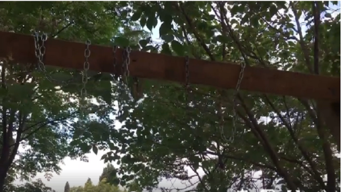 VIDEO: Vandali uništili tek popravljeno igralište na Zabjelu VIDEO: Vandali uništili tek popravljeno igralište na Zabjelu