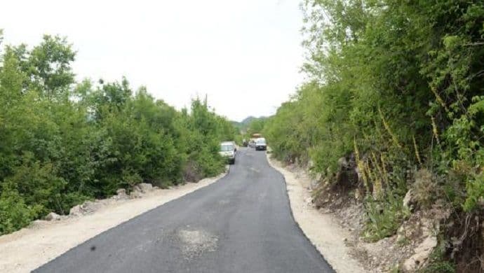 Asfaltirana prva dionica puta Draževina - Buronji Asfaltirana prva dionica puta Draževina - Buronji