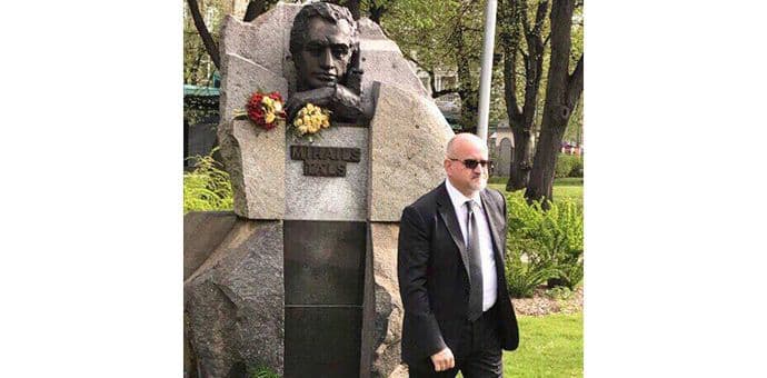 Darmanović položio cvijeće na spomenik Mihaila Talja Darmanović položio cvijeće na spomenik Mihaila Talja