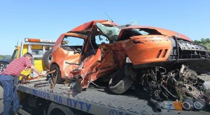 Dvije djevojke poginule u stravičnom sudaru kod Laktaša Dvije djevojke poginule u stravičnom sudaru kod Laktaša