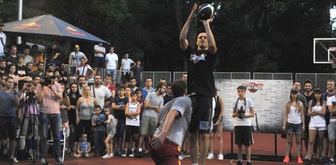 Sve spremno za košarkaški spektakl u Njegoševom parku! Sve spremno za košarkaški spektakl u Njegoševom parku!