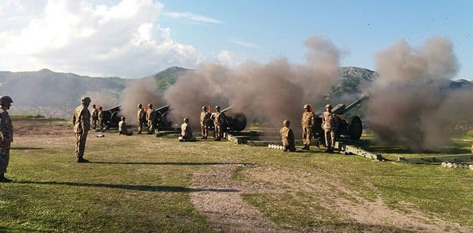 Foto: Počasna paljba u čast Dana nezavisnosti Foto: Počasna paljba u čast Dana nezavisnosti