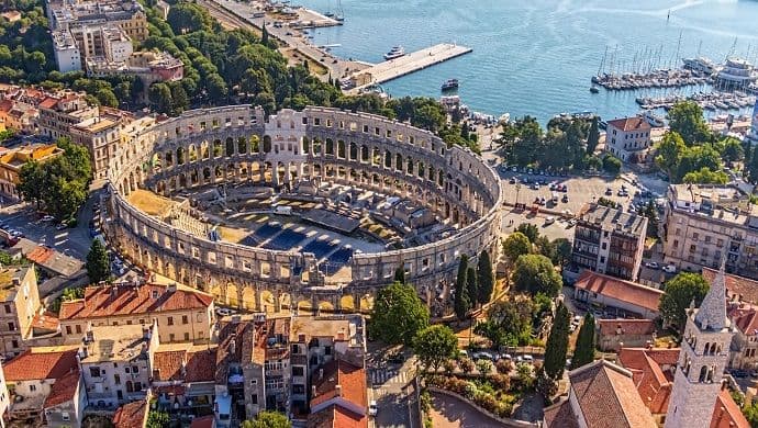 Pula: Monasi osmislili novi sistem plaćanja parkinga Pula: Monasi osmislili novi sistem plaćanja parkinga