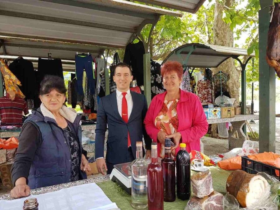 Demokrate obišle 186 domaćinstava u Virpazaru i Crmnici Demokrate obišle 186 domaćinstava u Virpazaru i Crmnici