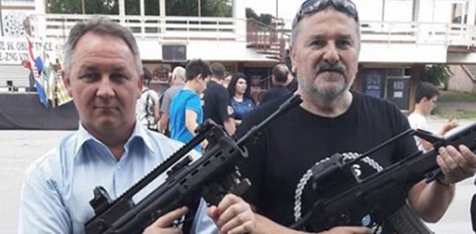 HDZ-ov poslanik pozirao sa puškom HDZ-ov poslanik pozirao sa puškom