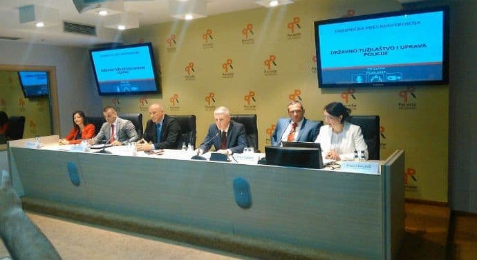 Razotkrivene dvije kriminalne grupe, uhapšena 21 osoba! Razotkrivene dvije kriminalne grupe, uhapšena 21 osoba!