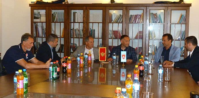 Delegacija OSCG i učesnici turnira SL na prijemu kod gradonačelnika Žurića Delegacija OSCG i učesnici turnira SL na prijemu kod gradonačelnika Žurića