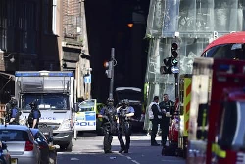 VELIKA BRITANIJA: Policijske racije na istoku Londona VELIKA BRITANIJA: Policijske racije na istoku Londona