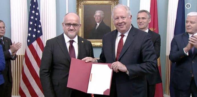 CG i zvanično dio NATO porodice! CG i zvanično dio NATO porodice!