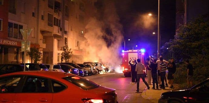 Vozila zapaljena zbog sukoba na poslu Vozila zapaljena zbog sukoba na poslu