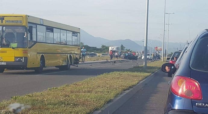 Podgorica: Sudar autobusa i automobila Podgorica: Sudar autobusa i automobila