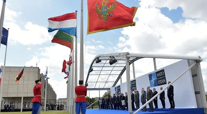 ZAVIJORILA SE CRNOGORSKA ZASTAVA - Stoltenberg: Od danas imate 28 pravih prijatelja! ZAVIJORILA SE CRNOGORSKA ZASTAVA - Stoltenberg: Od danas imate 28 pravih prijatelja!