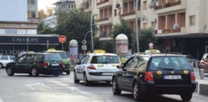Podgorički taksisti odložili protest Podgorički taksisti odložili protest
