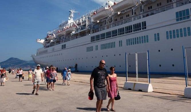 Uplovio “Thomson Spirit”, počela kruzing sezona Uplovio “Thomson Spirit”, počela kruzing sezona