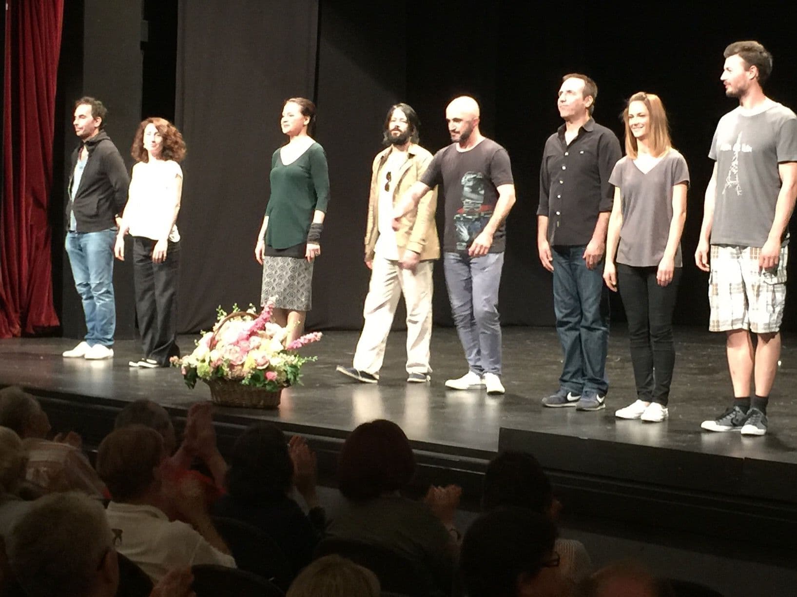 U Zagrebu još jednom ovacije za predstavu "Dokle pogled seže" U Zagrebu još jednom ovacije za predstavu "Dokle pogled seže"