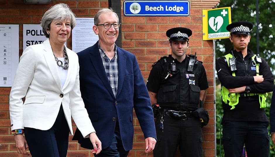 Britanija: Konzervatici osvojilili najviše glasova, ali gube većinu? Britanija: Konzervatici osvojilili najviše glasova, ali gube većinu?