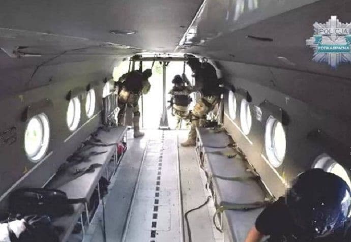 Poljskim specijalcima ispale bombe iz helikoptera Poljskim specijalcima ispale bombe iz helikoptera