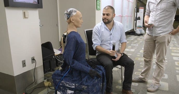 Poruka robota Sofije ljudima: Bićemo prijatelji Poruka robota Sofije ljudima: Bićemo prijatelji