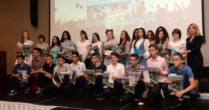 Nagrađeni najbolji osnovci u okviru manifestacije “Dan najboljih” Nagrađeni najbolji osnovci u okviru manifestacije “Dan najboljih”