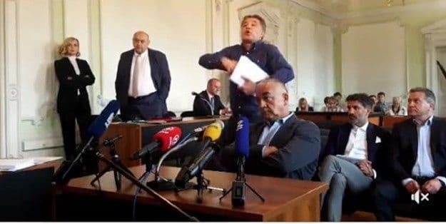 Mamićev cirkus na suđenju, otjerao advokate, jedan mu odgovorio: Ma na koga se ti dereš!? Mamićev cirkus na suđenju, otjerao advokate, jedan mu odgovorio: Ma na koga se ti dereš!?