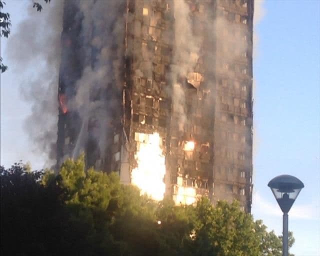 BRITANIJA: U požaru poginulo šest osoba (VIDEO) BRITANIJA: U požaru poginulo šest osoba (VIDEO)