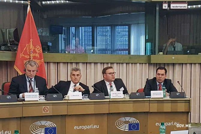 Pažin na sjednici POSP-a: Ostvarujemo konkretne rezultate u borbi protiv organizovanog kriminala i korupcije Pažin na sjednici POSP-a: Ostvarujemo konkretne rezultate u borbi protiv organizovanog kriminala i korupcije