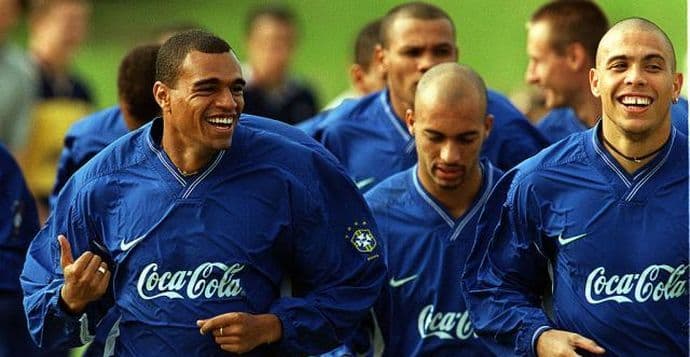 "Izlazim iz kluba, a Ronaldu tri đevojke u krilu" "Izlazim iz kluba, a Ronaldu tri đevojke u krilu"