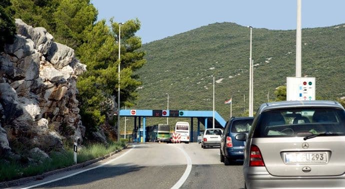 Nema ajkula i opasnih virusa, ali izmislili da se bez pasoša ne može Nema ajkula i opasnih virusa, ali izmislili da se bez pasoša ne može