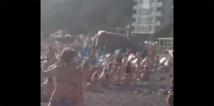 Sutomore: Vjetar oborio tobogan na punoj plaži (VIDEO) Sutomore: Vjetar oborio tobogan na punoj plaži (VIDEO)