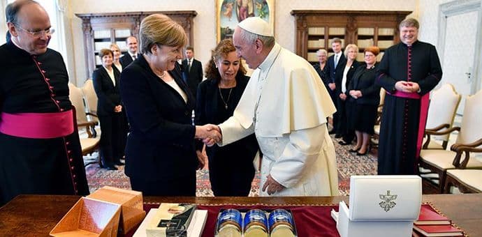 Merkel sa papom: Cilj je rušenje zidova, a ne podizanje novih Merkel sa papom: Cilj je rušenje zidova, a ne podizanje novih