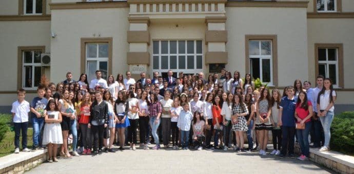 Mnogo lučonoša, a manje znanja Mnogo lučonoša, a manje znanja