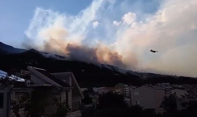 HRVATSKA: Požar kod Podgore gasi više od 200 vatrogasaca HRVATSKA: Požar kod Podgore gasi više od 200 vatrogasaca