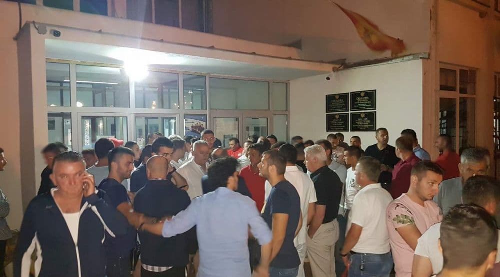 U Ulcinju prilikom racije pronađena tri bezbjednosno interesantna lica U Ulcinju prilikom racije pronađena tri bezbjednosno interesantna lica