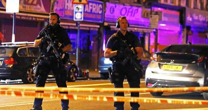 Napad na muslimane u Londonu, kombijem u ljude kod džamije Napad na muslimane u Londonu, kombijem u ljude kod džamije