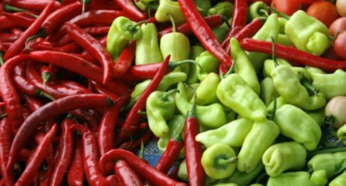 Otkriveni pesticidi u breskvama i paprikama: Sa granice vraćeno 12 kamiona neispravne hrane Otkriveni pesticidi u breskvama i paprikama: Sa granice vraćeno 12 kamiona neispravne hrane