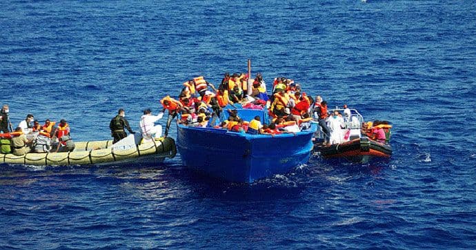 Spašeno 730 migranata na Mediteranu Spašeno 730 migranata na Mediteranu