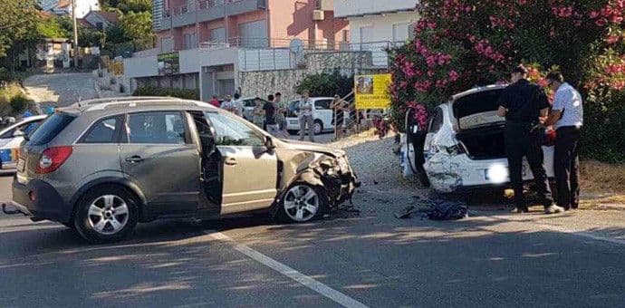 Kumbor: Džip udario u policijsko vozilo, povrijeđen policajac Kumbor: Džip udario u policijsko vozilo, povrijeđen policajac