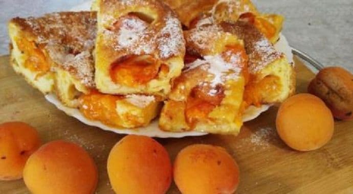 Zapečene palačinke sa kajsijama Zapečene palačinke sa kajsijama