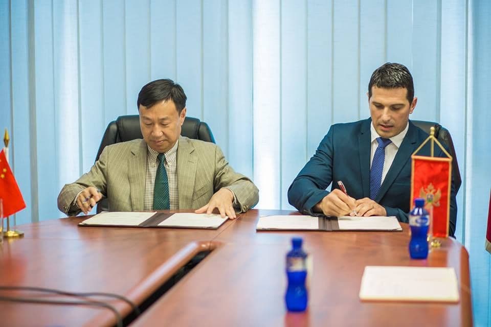 Janović i kineski ambasador potpisali Ugovor o donaciji vrijedan 112.000 eura Janović i kineski ambasador potpisali Ugovor o donaciji vrijedan 112.000 eura