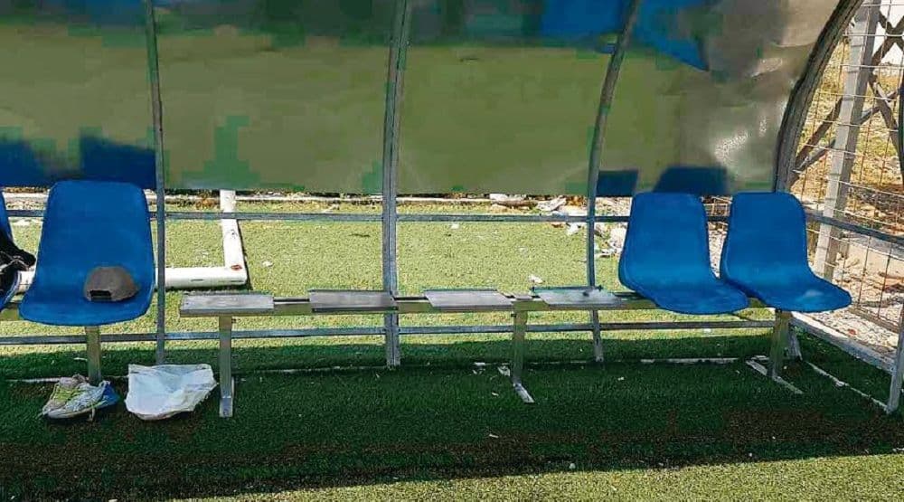 “Zombiji” na Zlatici: Vandali uništili stadion Koma “Zombiji” na Zlatici: Vandali uništili stadion Koma