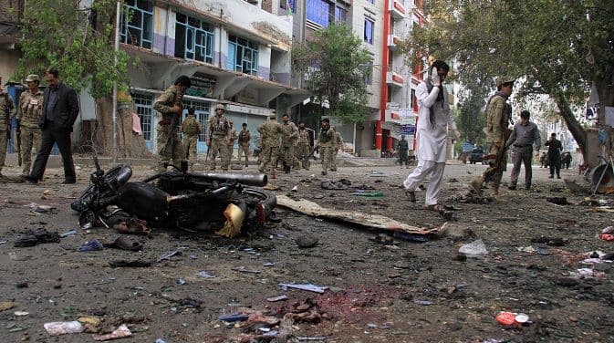 Eksplozija ispred banke, 20 mrtvih Eksplozija ispred banke, 20 mrtvih