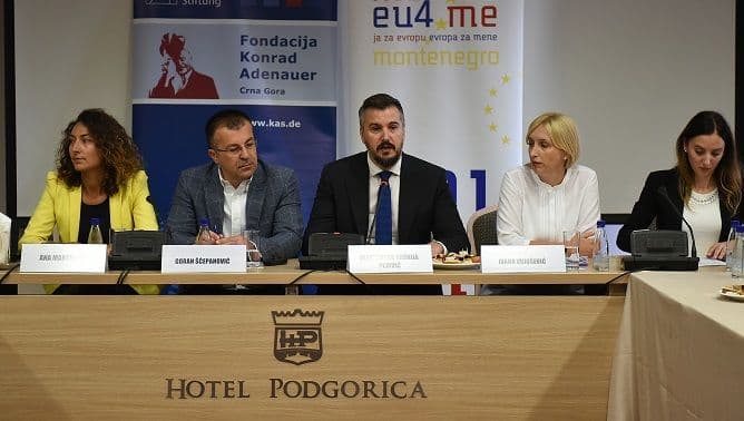 Pejović s novinarima: Vidljivi rezultati rada državne uprave Pejović s novinarima: Vidljivi rezultati rada državne uprave