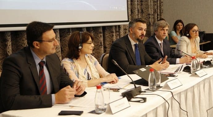 Nastaviti sprovođenje mjera podrške malim i srednjim preduzećima Nastaviti sprovođenje mjera podrške malim i srednjim preduzećima