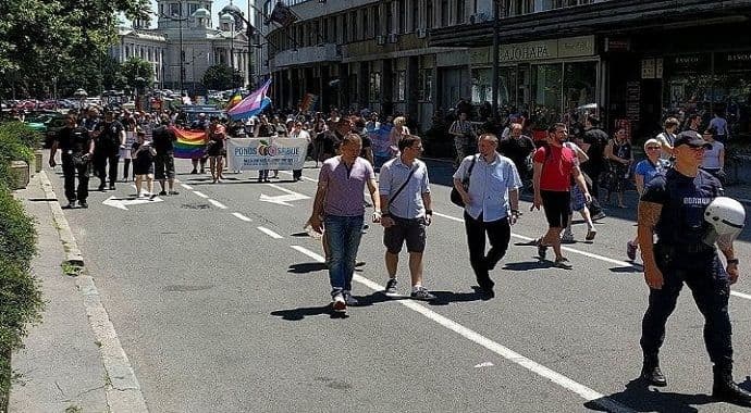 Prajd u Beogradu: Ponos Srbije - Neka svi naši glasovi ore se Prajd u Beogradu: Ponos Srbije - Neka svi naši glasovi ore se