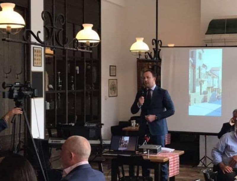 Nikolić u Minhenu: Dužnost poslanika je da budu sa narodom Nikolić u Minhenu: Dužnost poslanika je da budu sa narodom