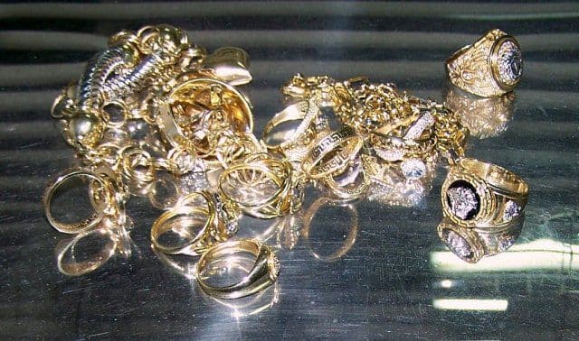 Pronađeno 700 kilograma ukradenog nakita, zlata... Pronađeno 700 kilograma ukradenog nakita, zlata...