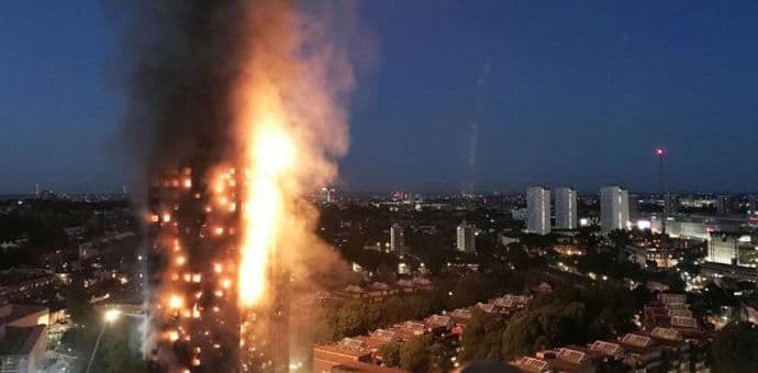 London u panici: 60 solitera nije bezbjedno London u panici: 60 solitera nije bezbjedno