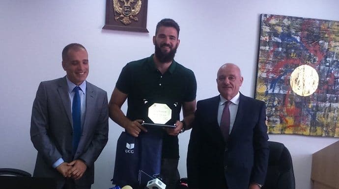 Uručena nagrada Bojanu Dubljeviću Uručena nagrada Bojanu Dubljeviću